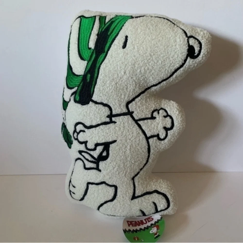 NWT. Peanuts Snoopy Green Hat Winter Pillow